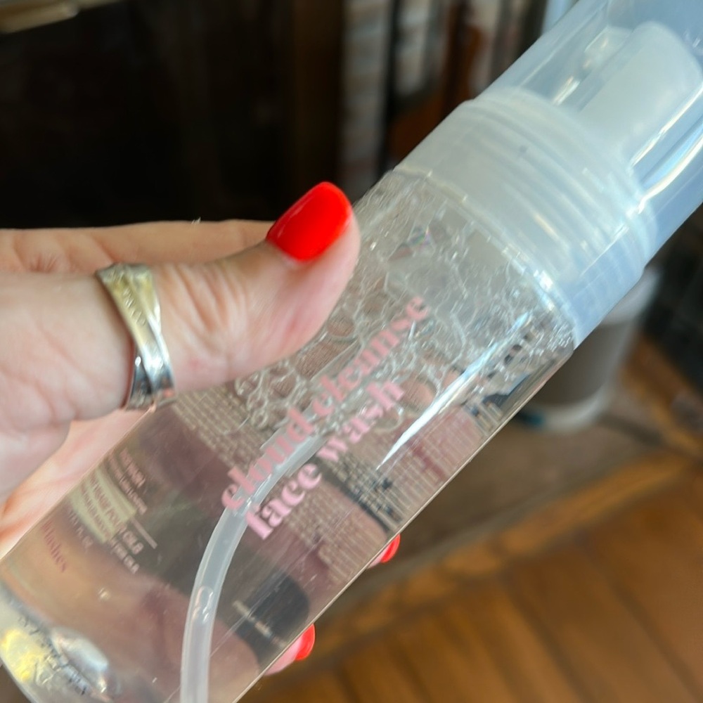 Cloud cleanser face wash - Picture 1 of 1